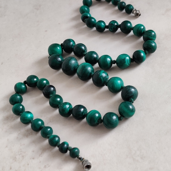 Vintage hand carved genuine graduated striped malachite beads necklace - Picture 2 of 16